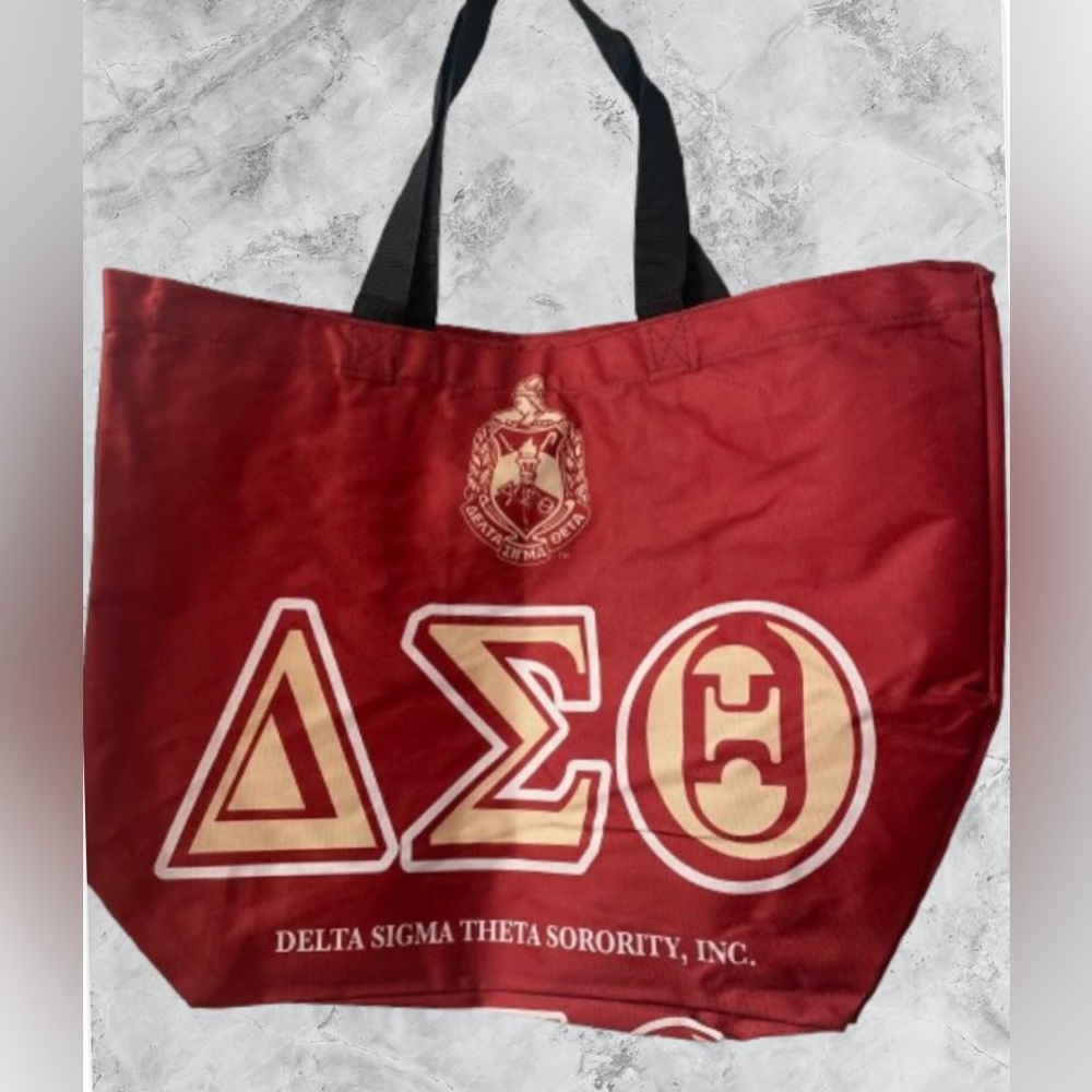 Delta Sigma TOTE: XL
Red
Sorority